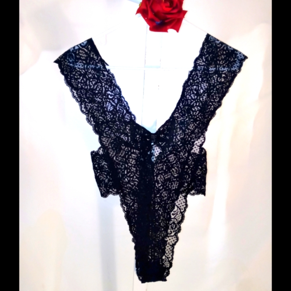 Nwot! Black lace lingerie size small